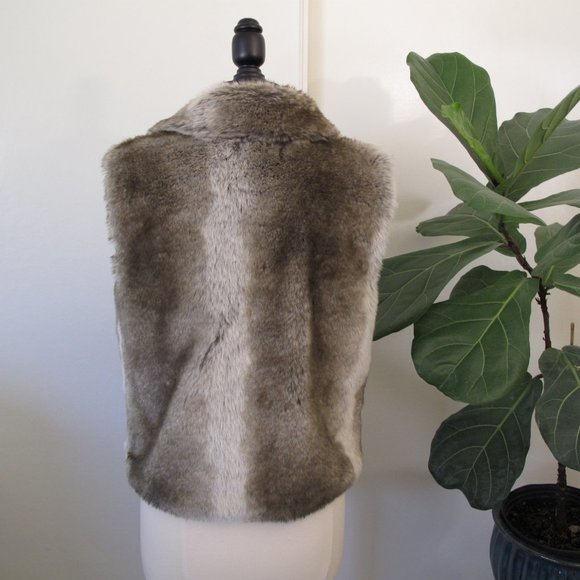 FAB'RIK Faux Fur Vest - Picture 8 of 10